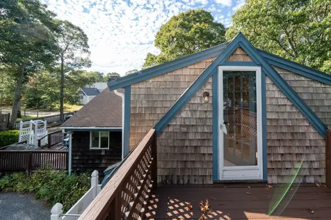 28 Barling Avenue Oak Bluffs MA 02557