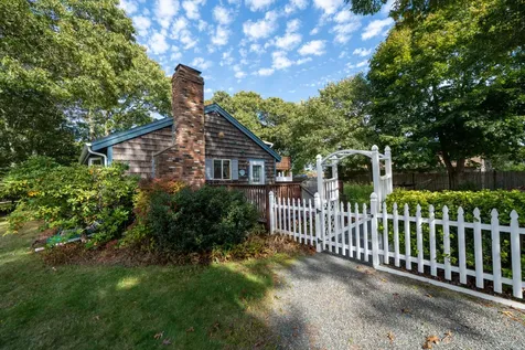 28 Barling Avenue Oak Bluffs MA 02557