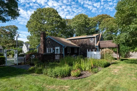 28 Barling Avenue Oak Bluffs MA 02557