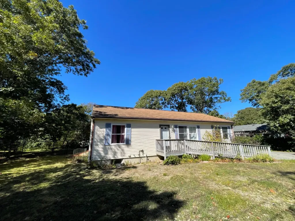 69 Summit Avenue Oak Bluffs MA 02557