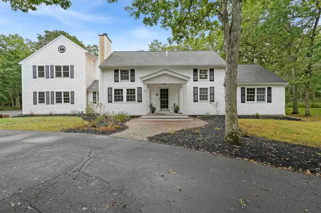 Oak Bluffs MA, 39 Iron Hill Road