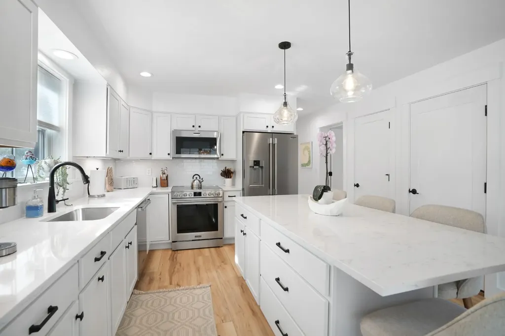 33 Lagoon Pond Road Vineyard Haven MA 02568