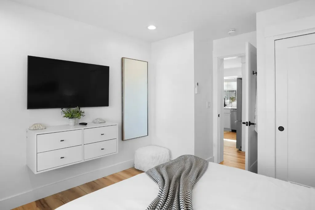 33 Lagoon Pond Road Vineyard Haven MA 02568