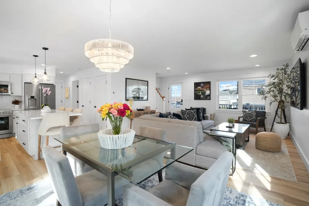 33 Lagoon Pond Road Vineyard Haven MA 02568