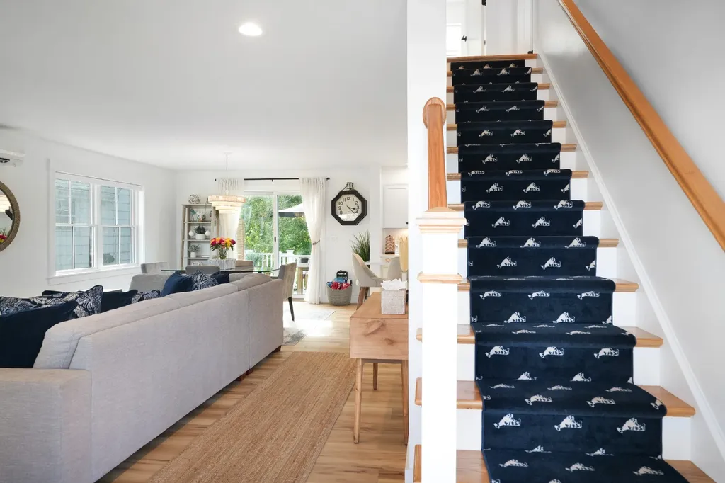 33 Lagoon Pond Road Vineyard Haven MA 02568