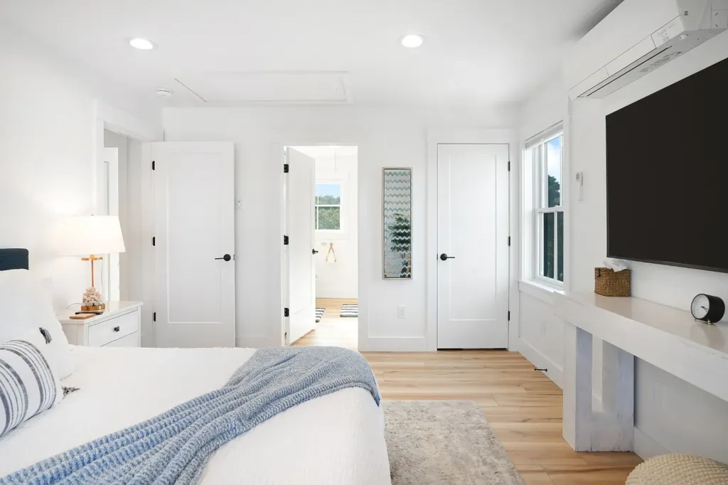 33 Lagoon Pond Road Vineyard Haven MA 02568