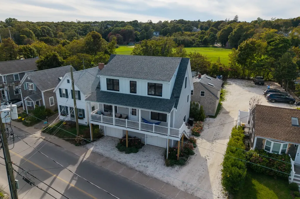 33 Lagoon Pond Road Vineyard Haven MA 02568