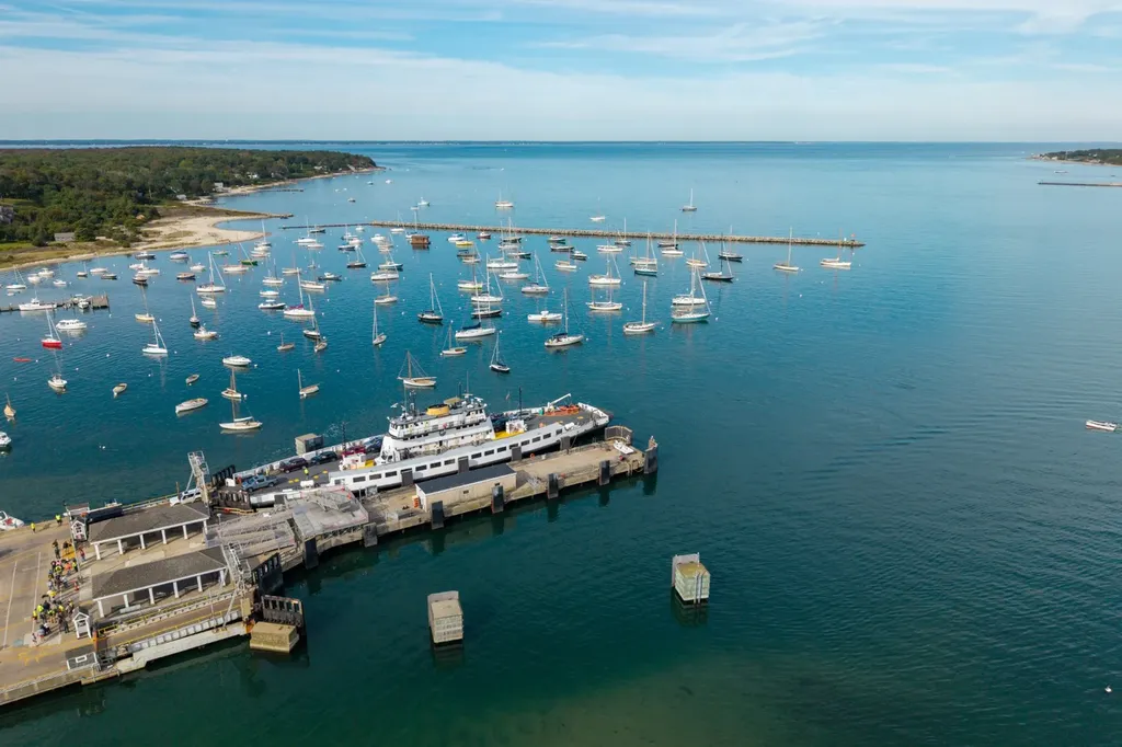 33 Lagoon Pond Road Vineyard Haven MA 02568