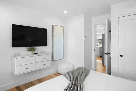 33 Lagoon Pond Road Vineyard Haven MA 02568