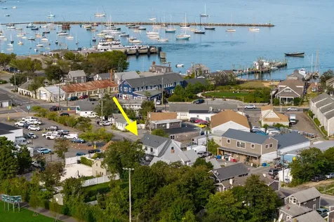 33 Lagoon Pond Road Vineyard Haven MA 02568