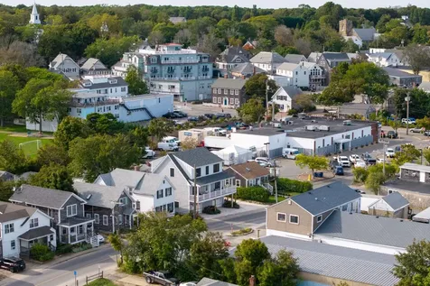 33 Lagoon Pond Road Vineyard Haven MA 02568