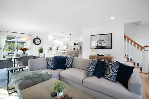 33 Lagoon Pond Road Vineyard Haven MA 02568