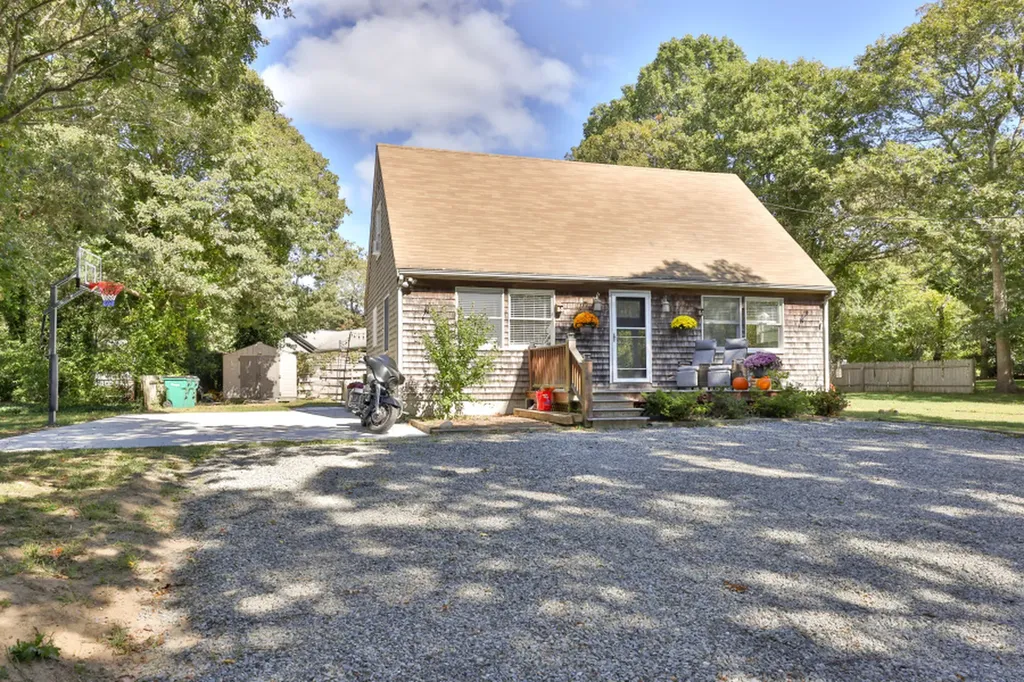 9 Bayview Avenue Oak Bluffs MA 02557