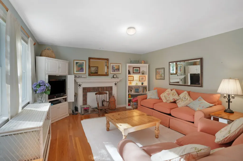 22 Old Lighthouse Road Vineyard Haven MA 02568