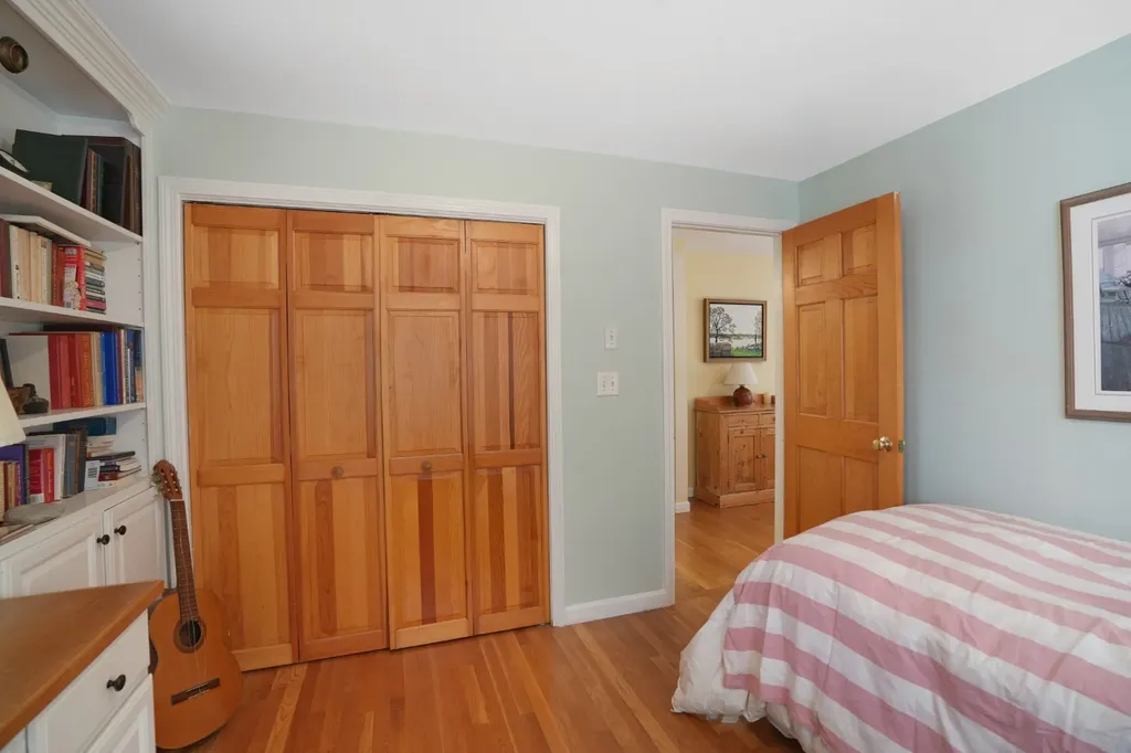 22 Old Lighthouse Road Vineyard Haven MA 02568