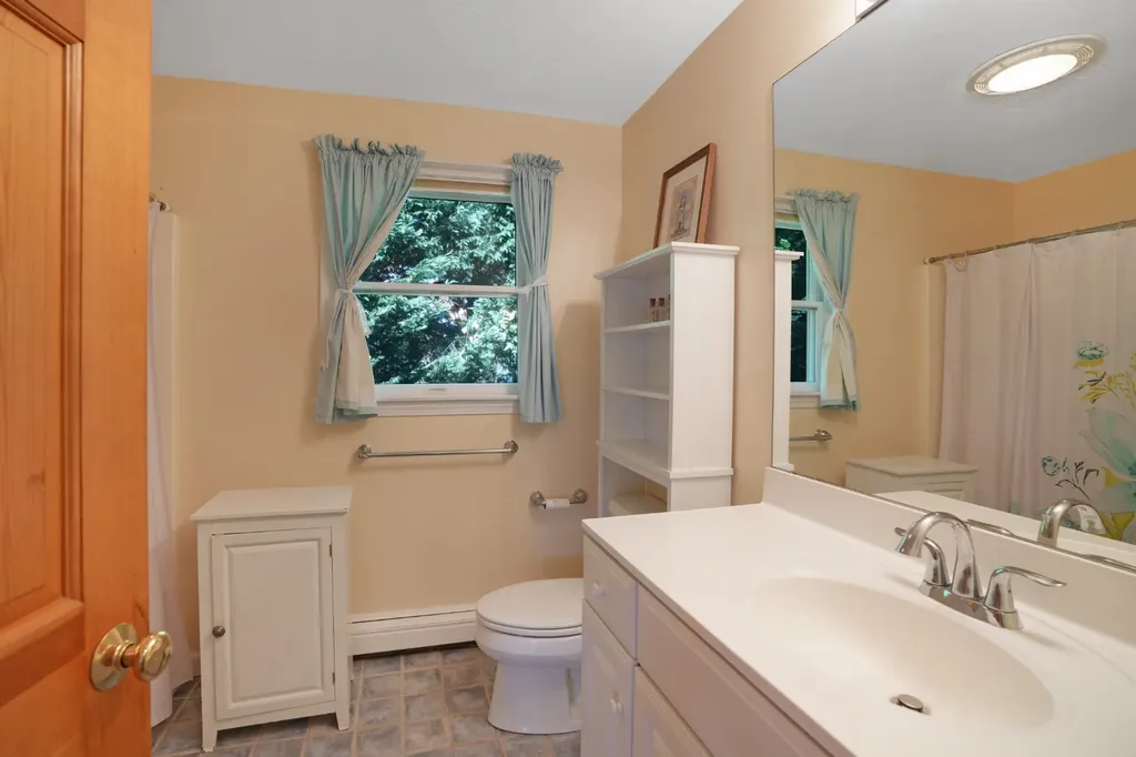 22 Old Lighthouse Road Vineyard Haven MA 02568