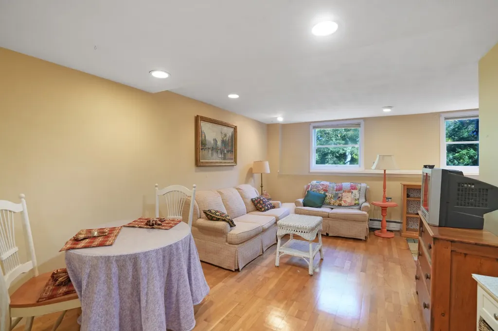 22 Old Lighthouse Road Vineyard Haven MA 02568
