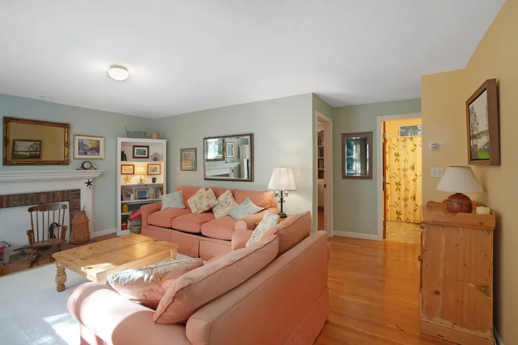 22 Old Lighthouse Road Vineyard Haven MA 02568