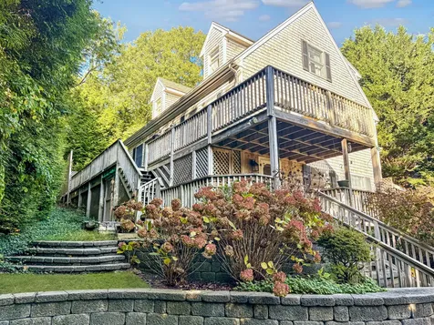 22 Old Lighthouse Road Vineyard Haven MA 02568