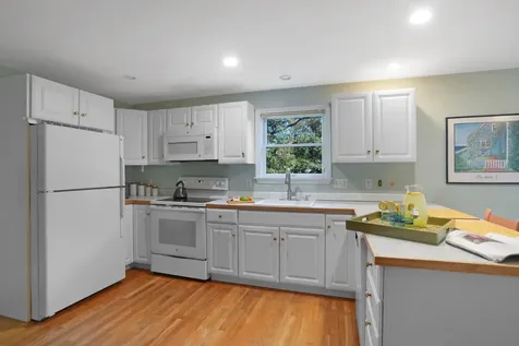 22 Old Lighthouse Road Vineyard Haven MA 02568