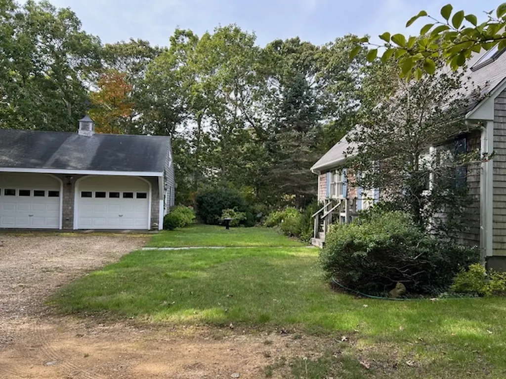 52 Old Coach Road West Tisbury MA 02575