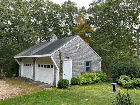 52 Old Coach Road West Tisbury MA 02575