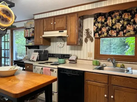 52 Old Coach Road West Tisbury MA 02575