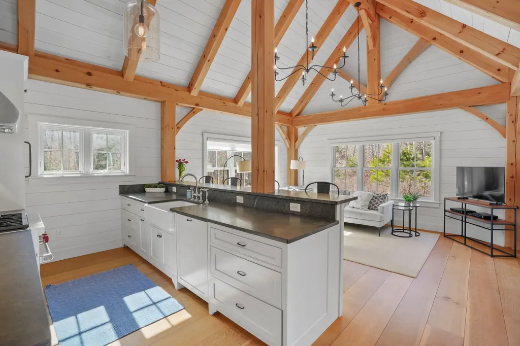 16 Red Coat Hill Road West Tisbury MA 02568