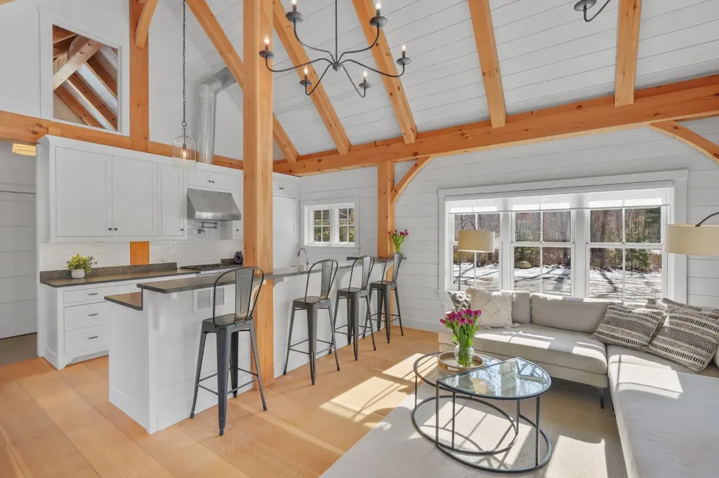 16 Red Coat Hill Road West Tisbury MA 02568