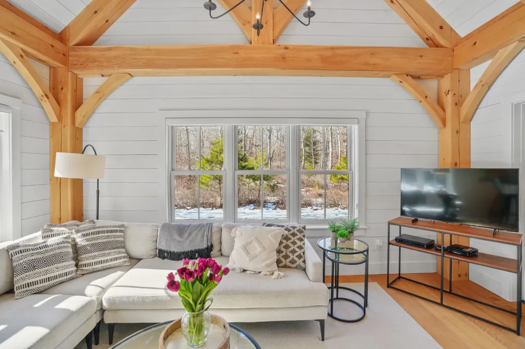 16 Red Coat Hill Road West Tisbury MA 02568