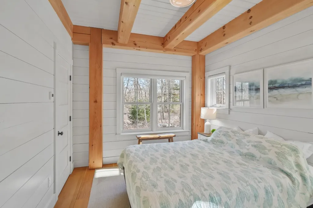 16 Red Coat Hill Road West Tisbury MA 02568