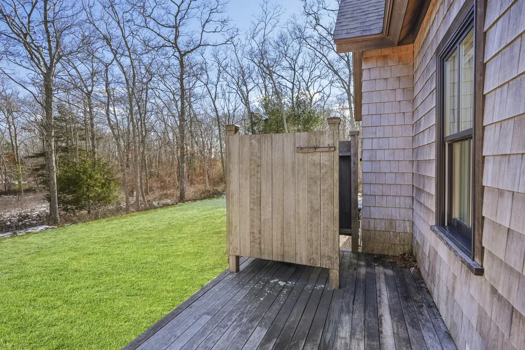 16 Red Coat Hill Road West Tisbury MA 02568