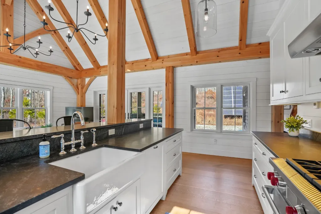 16 Red Coat Hill Road West Tisbury MA 02568