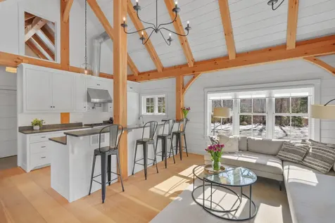 16 Red Coat Hill Road West Tisbury MA 02568