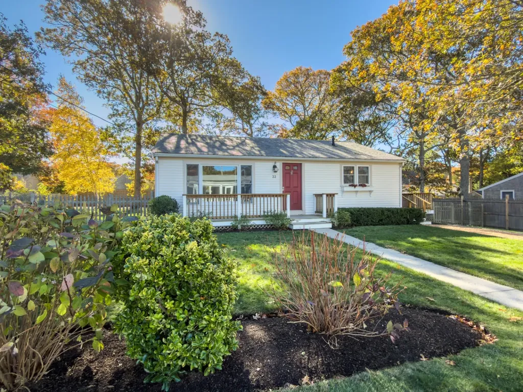 22 Clark Avenue Vineyard Haven MA 02568