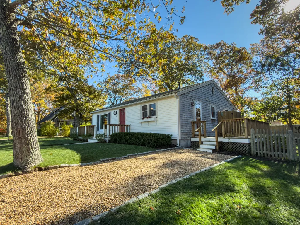22 Clark Avenue Vineyard Haven MA 02568