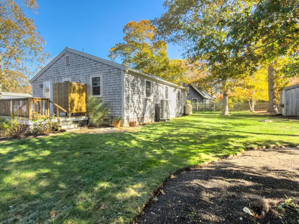 22 Clark Avenue Vineyard Haven MA 02568