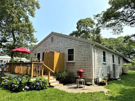 22 Clark Avenue Vineyard Haven MA 02568