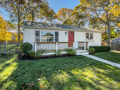 22 Clark Avenue Vineyard Haven MA 02568