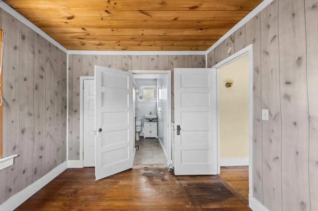 24 School Street Oak Bluffs MA 02557