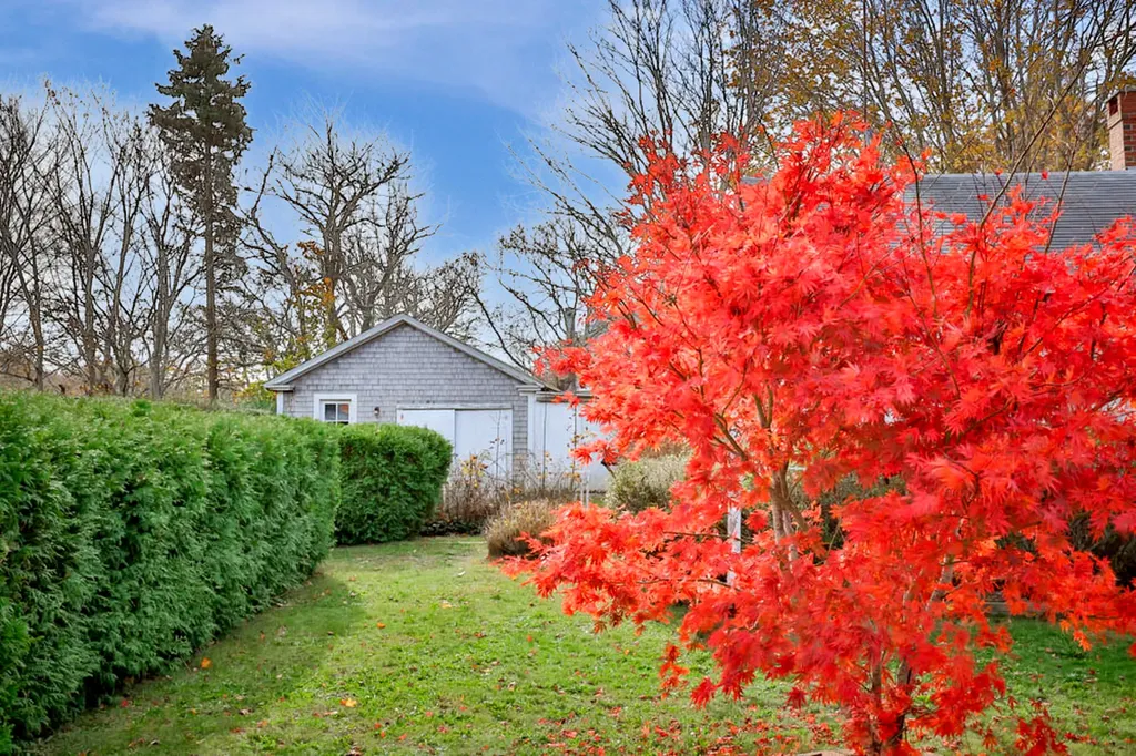 24 School Street Oak Bluffs MA 02557