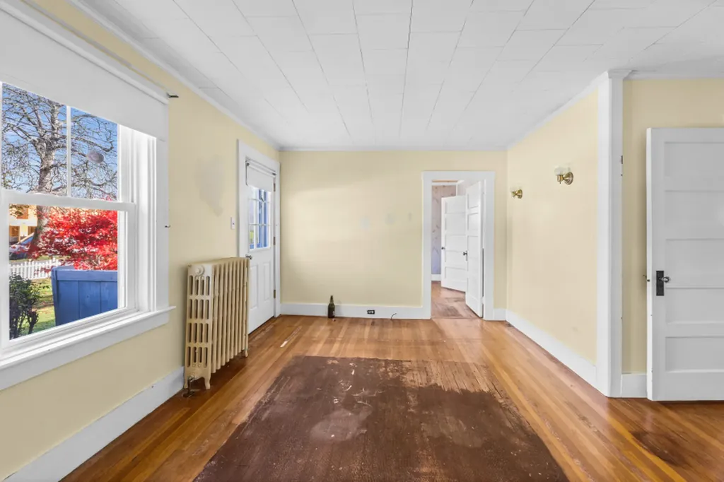 24 School Street Oak Bluffs MA 02557