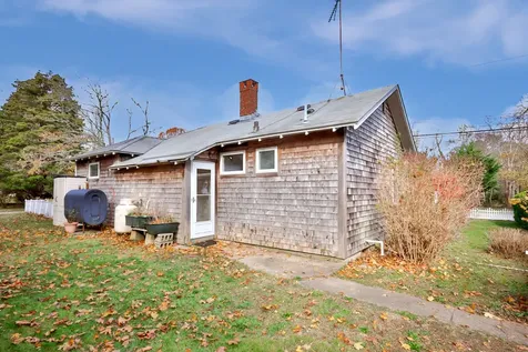 24 School Street Oak Bluffs MA 02557