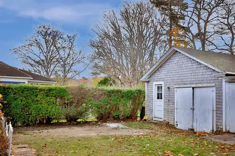 24 School Street Oak Bluffs MA 02557