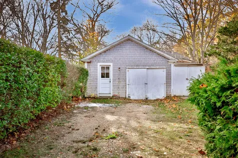 24 School Street Oak Bluffs MA 02557