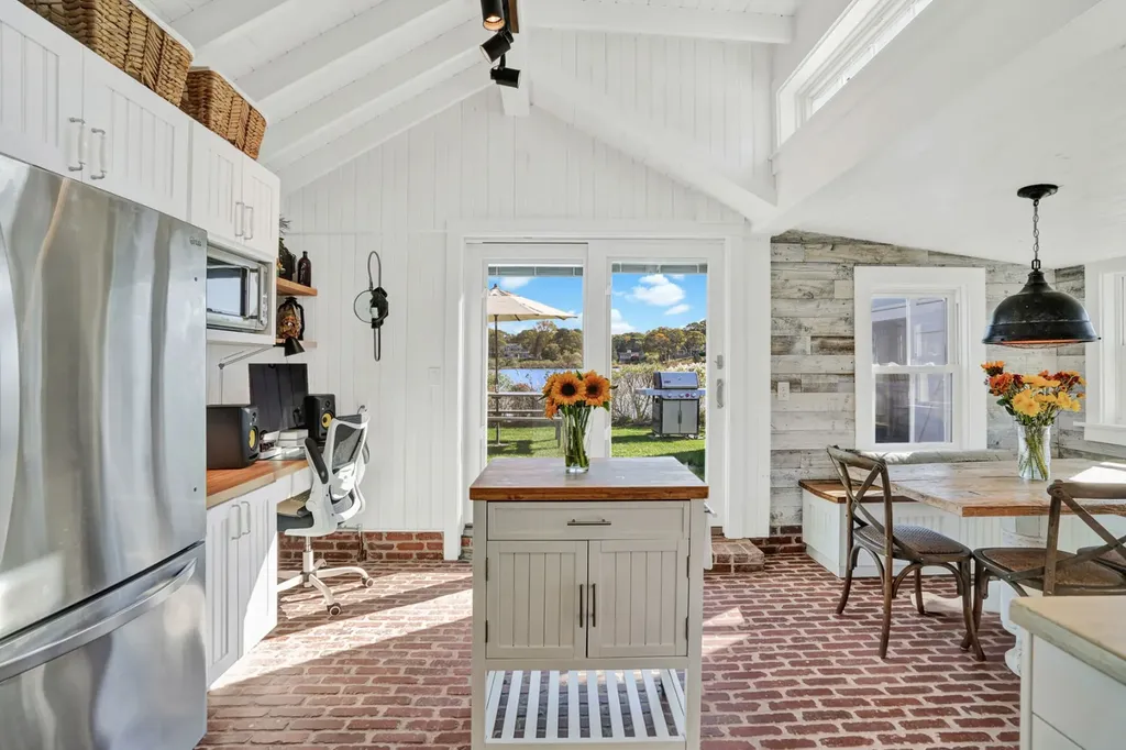 312 East Chop Drive Oak Bluffs MA 02557