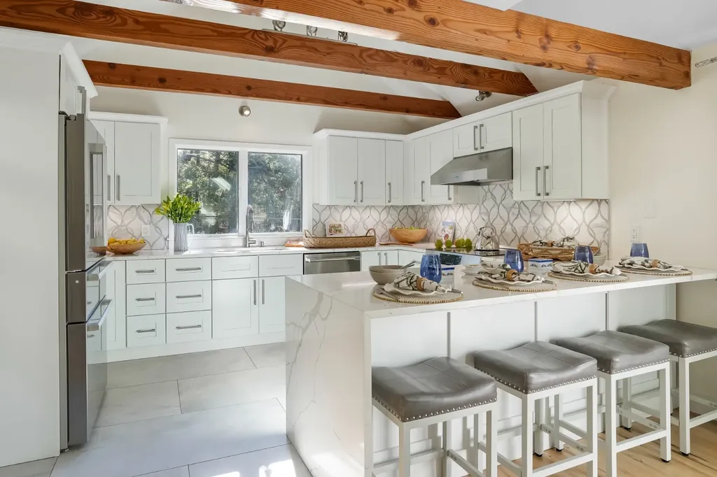 105 Stoney Hill Road West Tisbury MA 02575