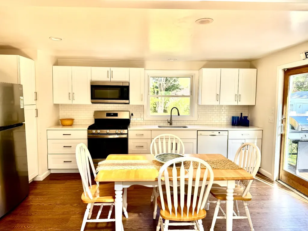 5 Seths Path Oak Bluffs MA 02557