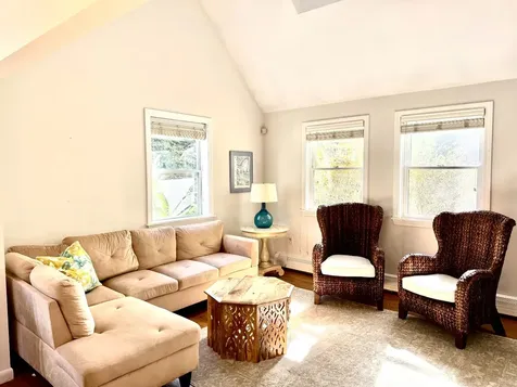 5 Seths Path Oak Bluffs MA 02557