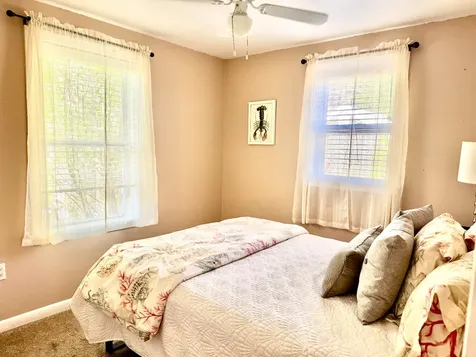 5 Seths Path Oak Bluffs MA 02557